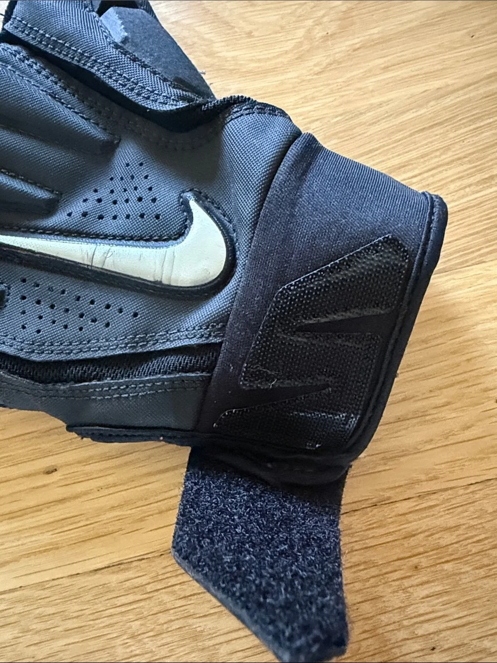 Nike youth large Black football lineman Grip Gloves with Reflective Swoosh